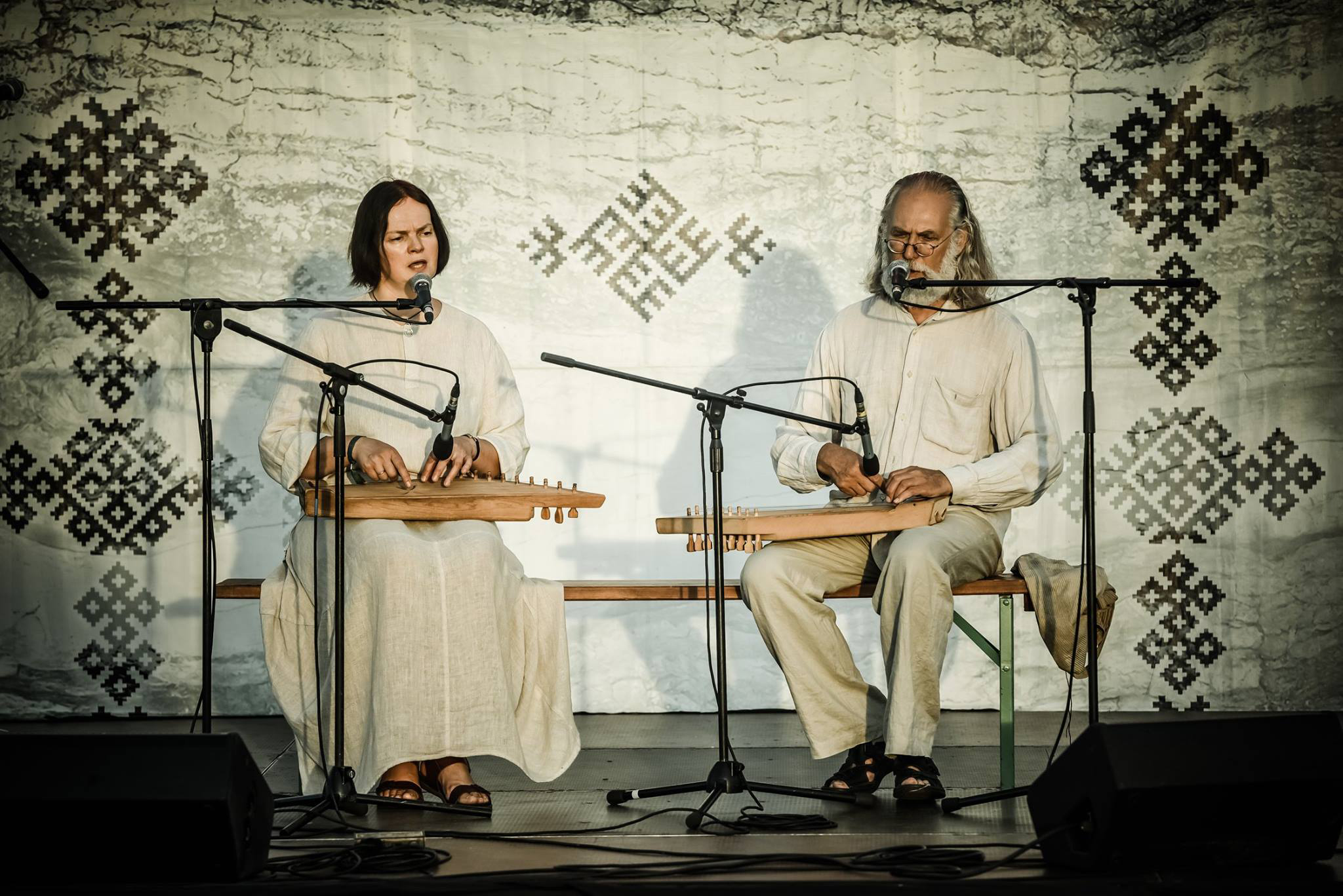 Kviečiame į Daivos ir Evaldo Vyčinų lietuviško folkloro koncertą