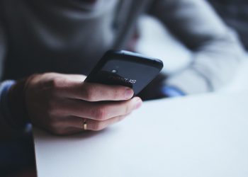 Prancūziški SMS trumpiniai: kaip jaunimas rašo žinutes