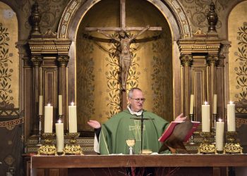 Šv. Mišios Paryžiuje ir Prelato Petrošiaus mokyklos pamokos